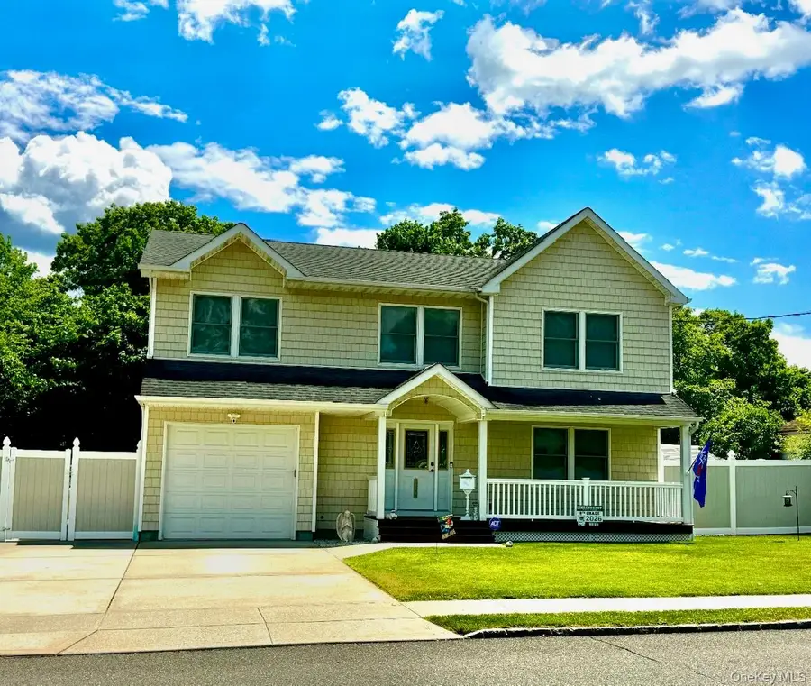 285 Daniel Street, Lindenhurst, NY 11757 - #2