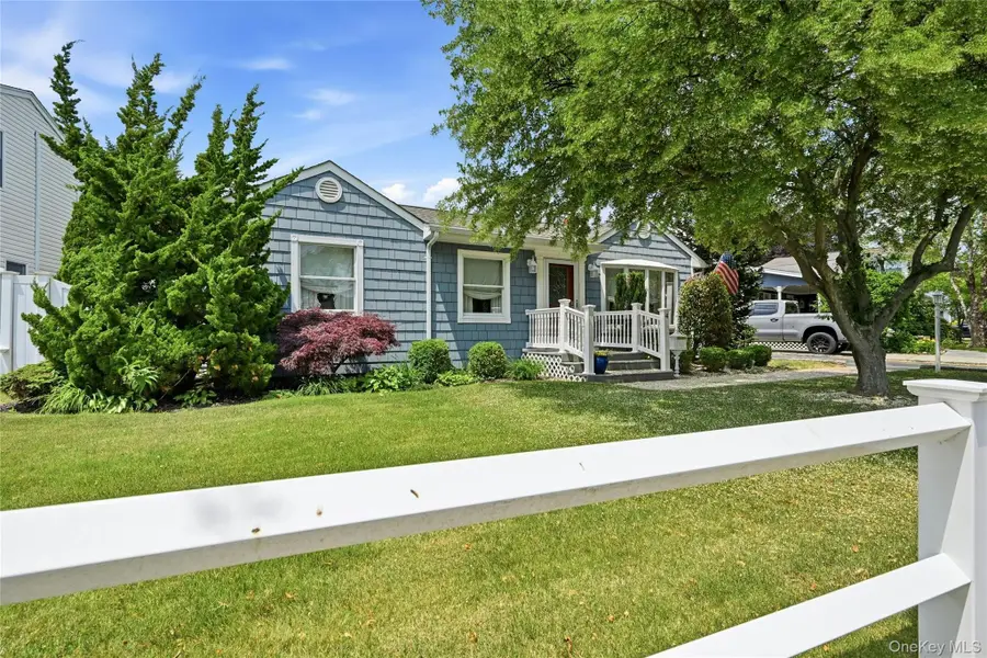 4 Bacon Lane, Babylon, NY 11702 - #2