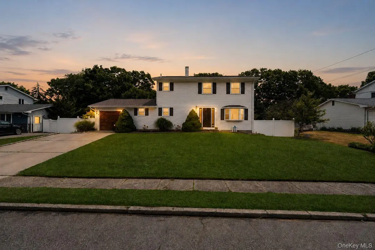 25 Harvey Lane, Ronkonkoma, NY 11779 - #1