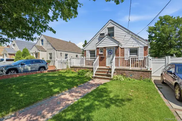 10 Everett Street, Valley Stream, NY 11580