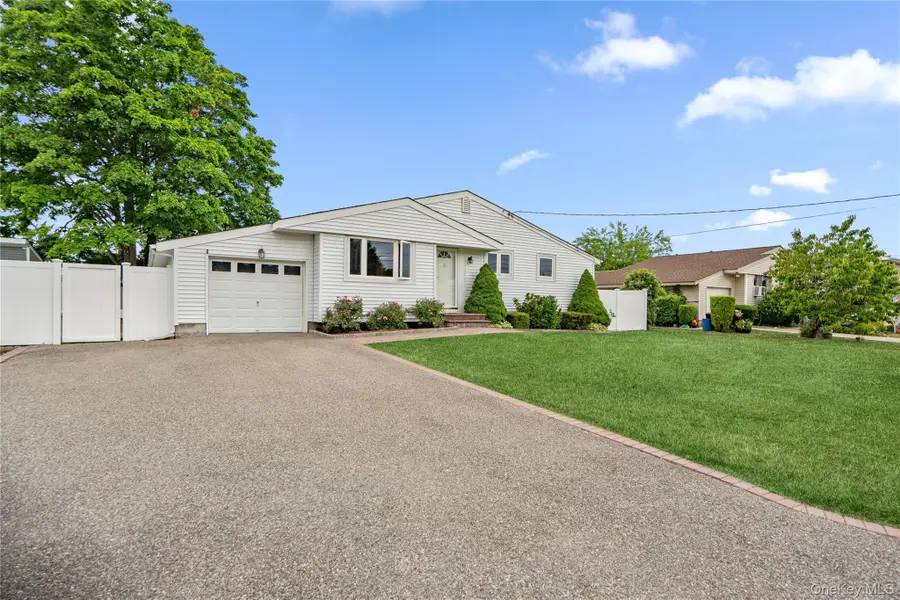 90 W 14th Street, Deer Park, NY 11729 - #3