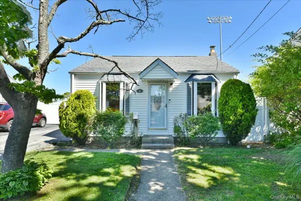 11 Glenda Drive, West Babylon, NY 11704