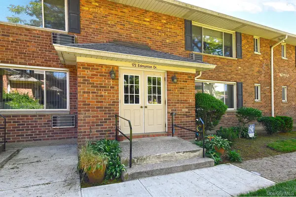 172 Edmunton Drive #D9, North Babylon, NY 11703