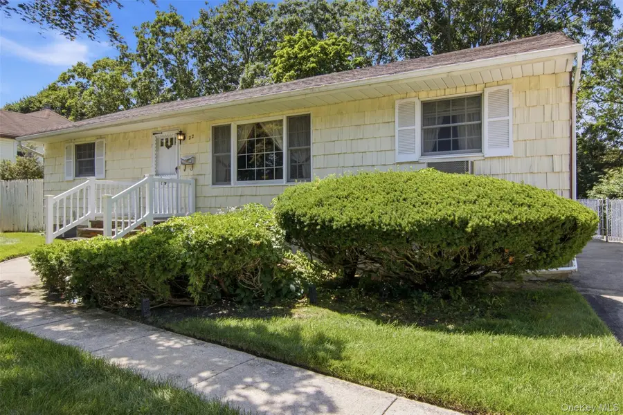 22 Berry Lane, Centereach, NY 11720 - #3