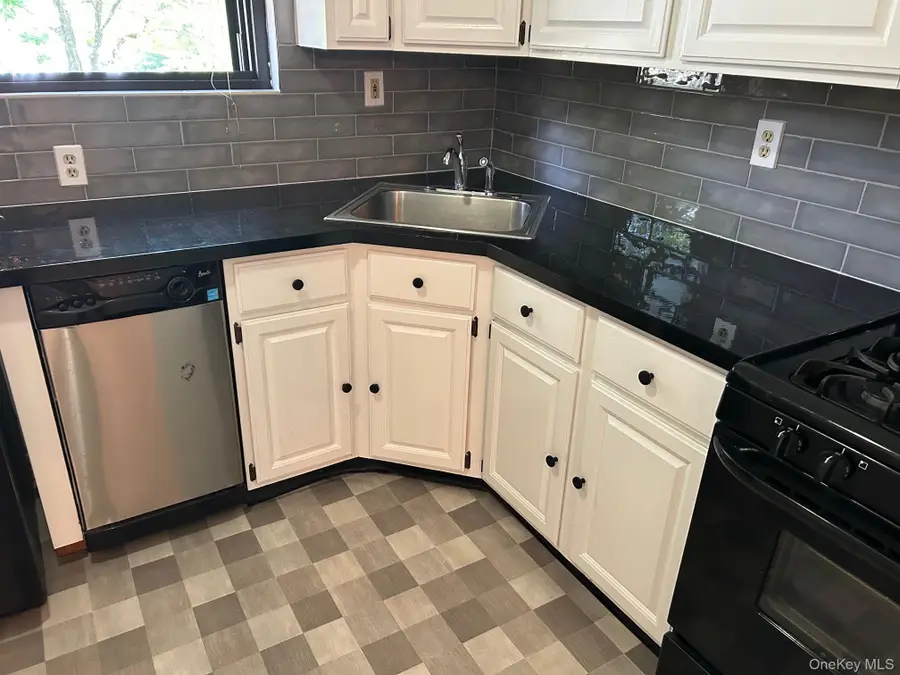 284 Sneden Place W #284, Spring Valley, NY 10977 - #3