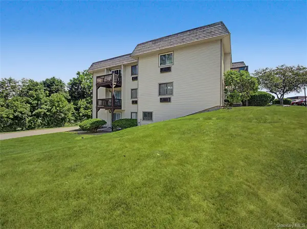 25 Village Park Drive #2F, Fishkill, NY 12524