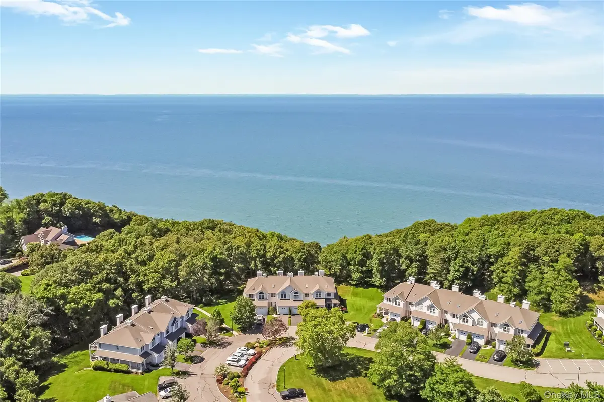 1302 Willow Pond Drive, Riverhead, NY 11901 - #1