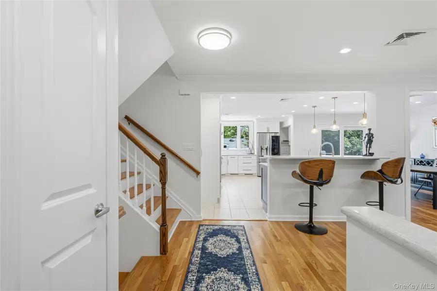 186 N Stratford, Roslyn Heights, NY 11577 - #3