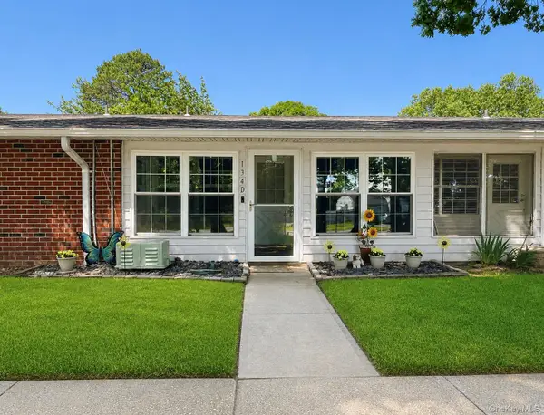 134 Eastbourne Court #134D, Ridge, NY 11961