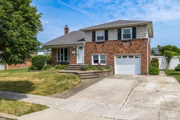 39 Grant Street, Farmingdale, NY 11735