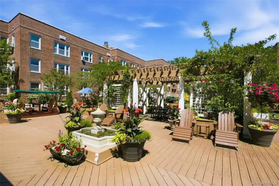 101 Old Mamaroneck Road #3D4, White Plains, NY 10605 - #3