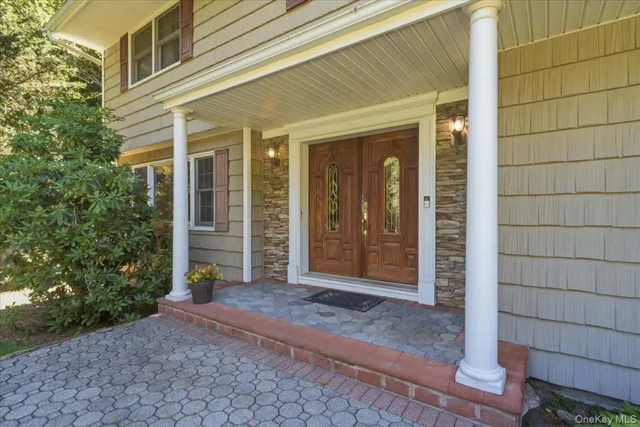 6 Redwood Drive, Dix Hills, NY 11746 - #3