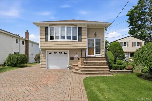 504 Staples Street, Farmingdale, NY 11735