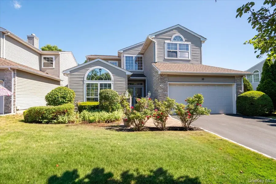 10 Windwatch Drive, Hauppauge, NY 11788 - #2