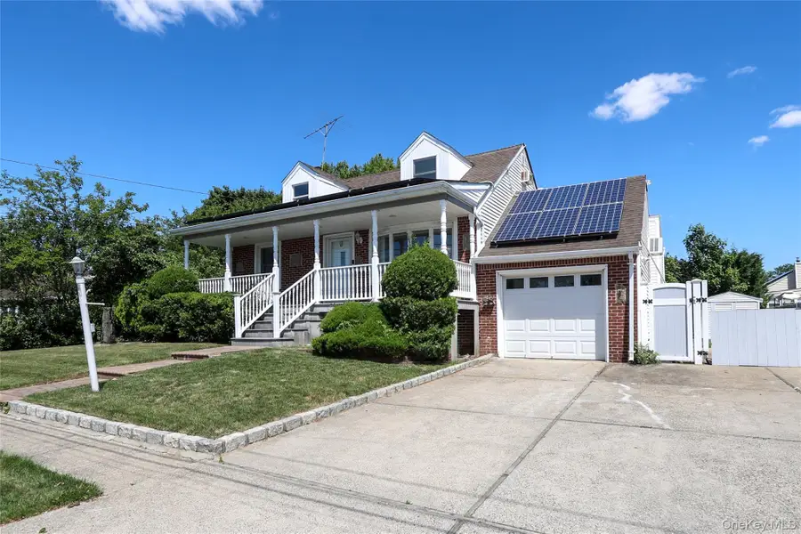 20 E Clearwater Road, Lindenhurst, NY 11757 - #2