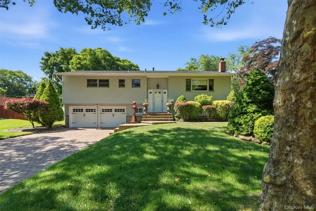 5 Pine Hill Lane, Dix Hills, NY 11746 - #1