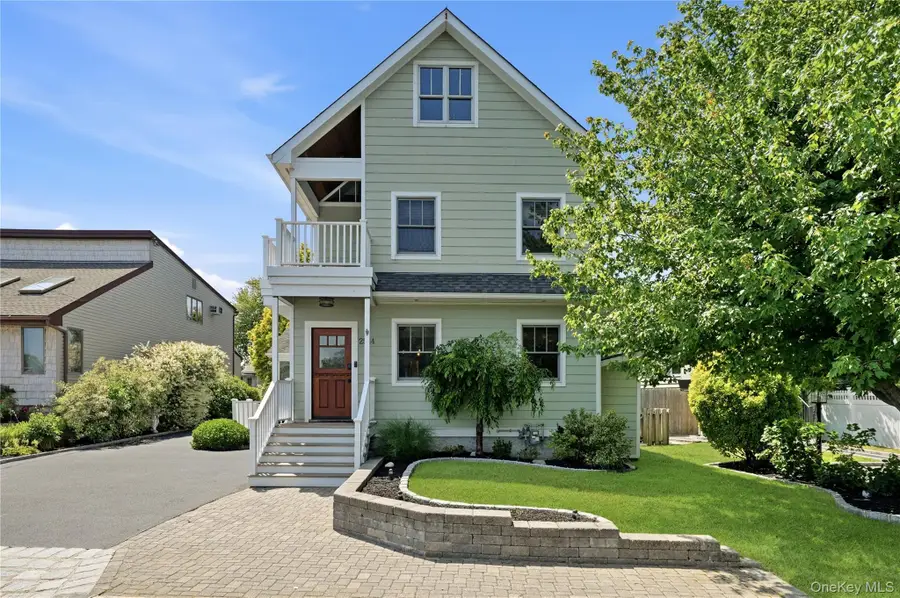 2544 Riverside Avenue, Seaford, NY 11783 - #2