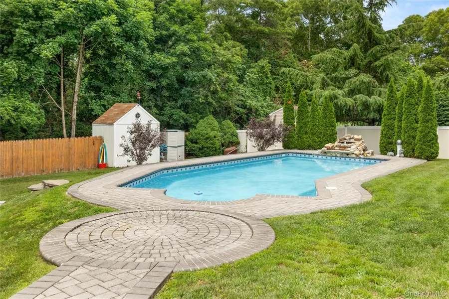 24 Walnut Street, Coram, NY 11727 - #2