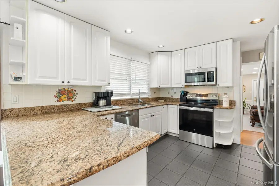 24 Walnut Street, Coram, NY 11727 - #3