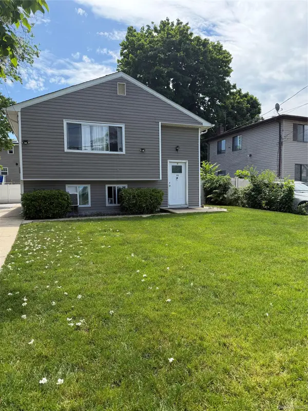 33 Washington Avenue, Deer Park, NY 11729