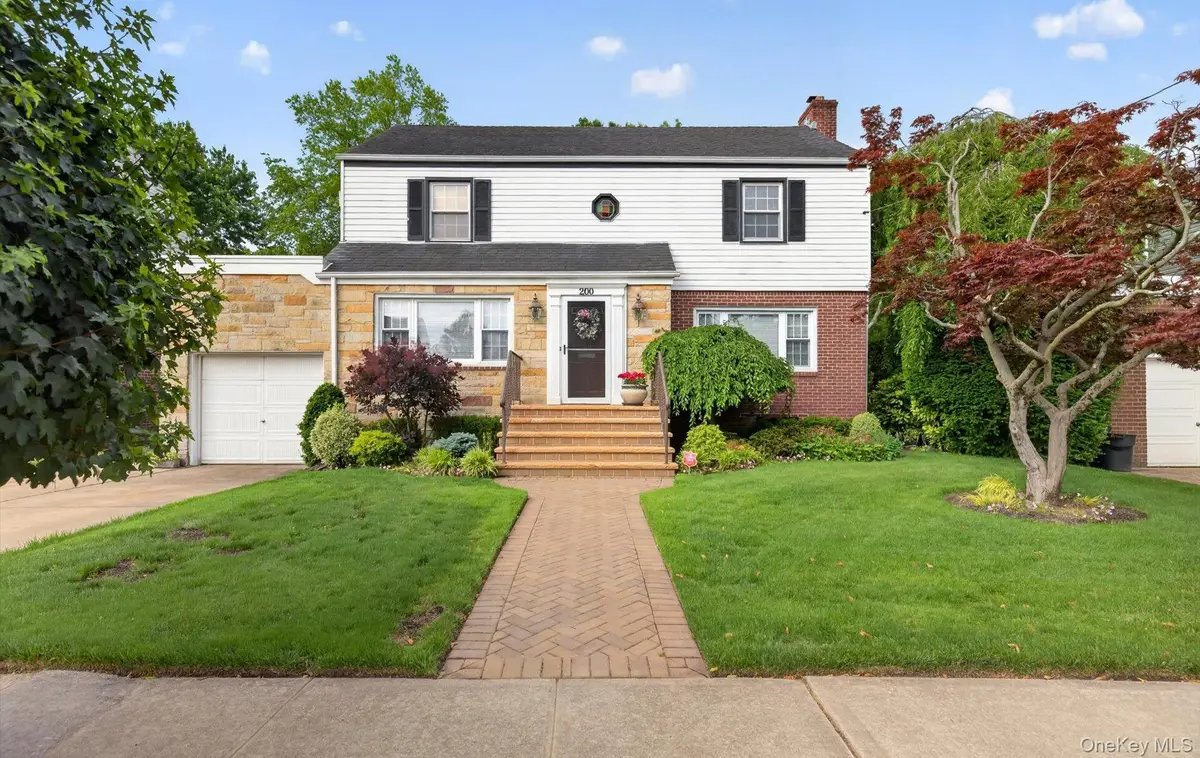 200 Canterbury Gate, Lynbrook, NY 11563 - #1