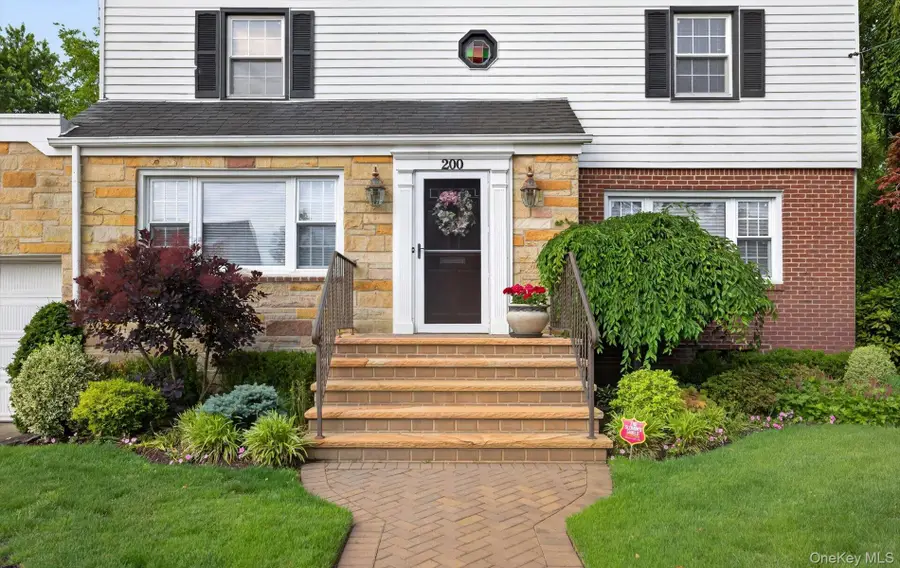 200 Canterbury Gate, Lynbrook, NY 11563 - #2