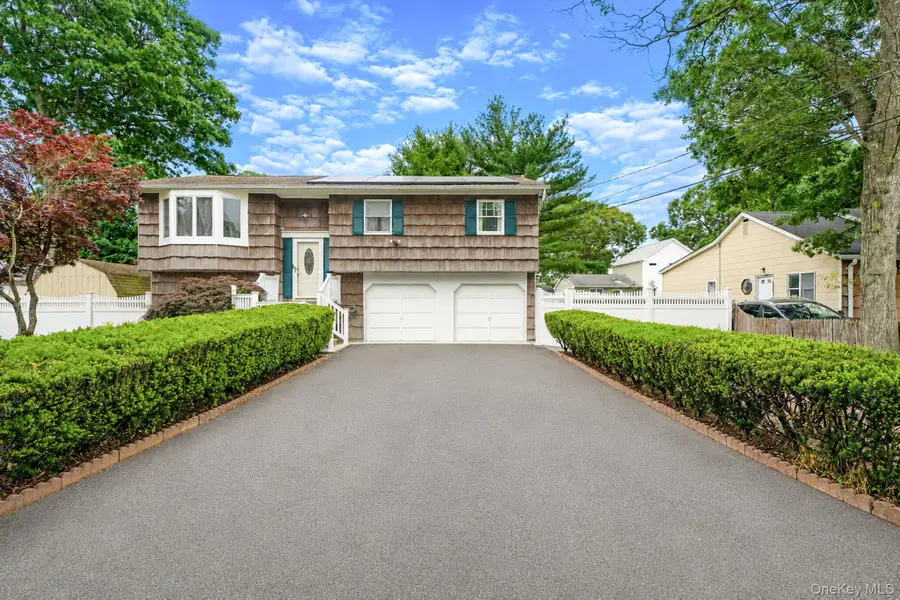 6 Smith Court, Mastic, NY 11950 - #2