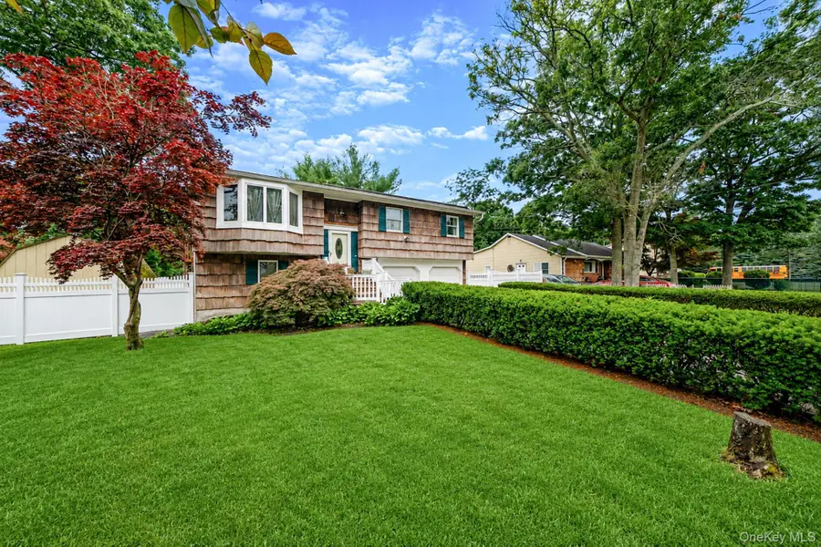 6 Smith Court, Mastic, NY 11950 - #3