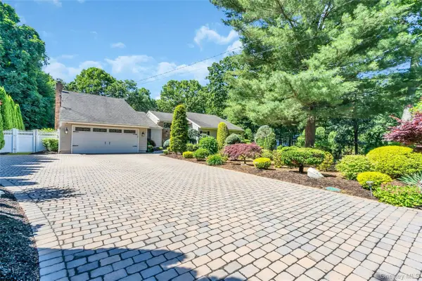 6 Averly Place, Smithtown, NY 11787