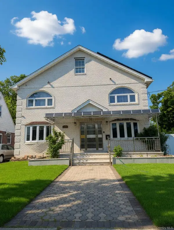 76-53 271st Street, New Hyde Park, NY 11040