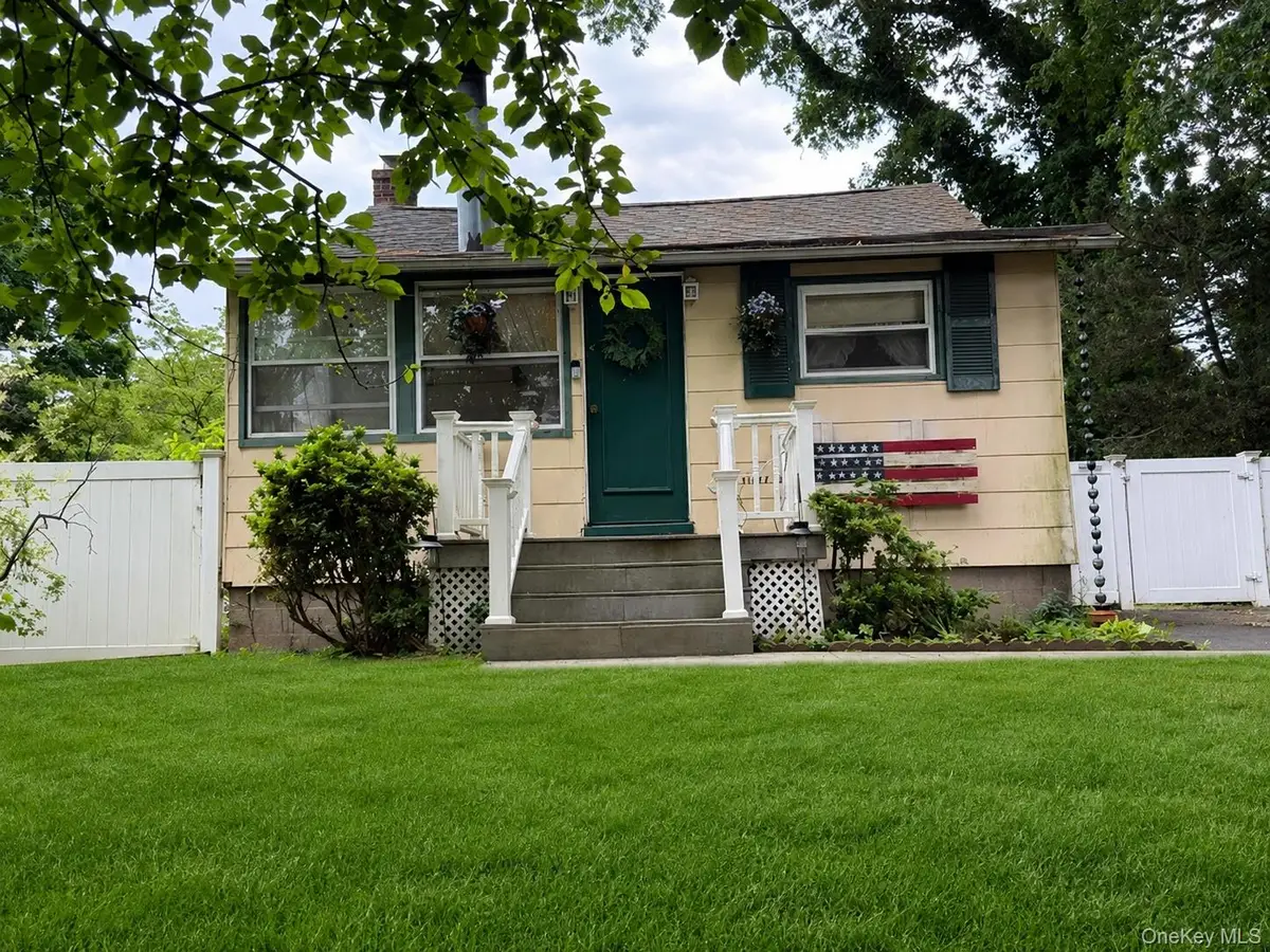 15 Kew Drive, Sound Beach, NY 11789 - #1
