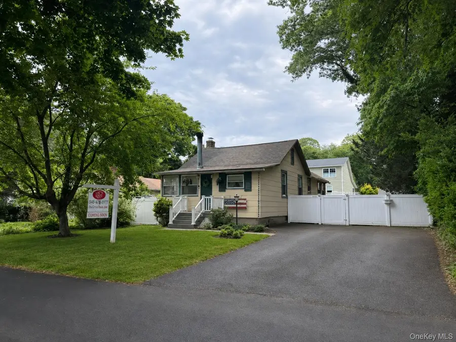 15 Kew Drive, Sound Beach, NY 11789 - #3