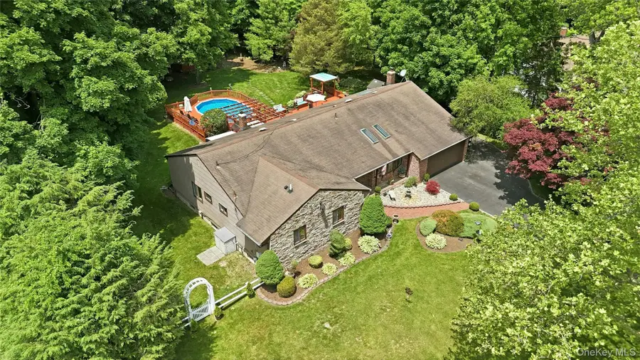 3 Partridge Lane, Huntington, NY 11743 - #2