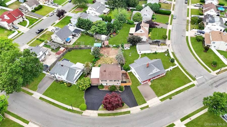 82 Scooter Lane, Hicksville, NY 11801 - #2