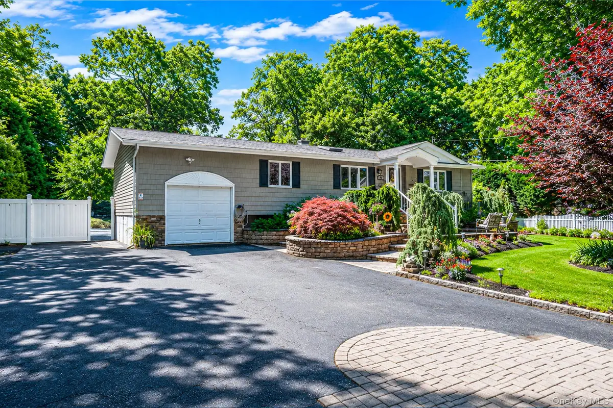 4 Cabin Lane, East Setauket, NY 11733 - #1