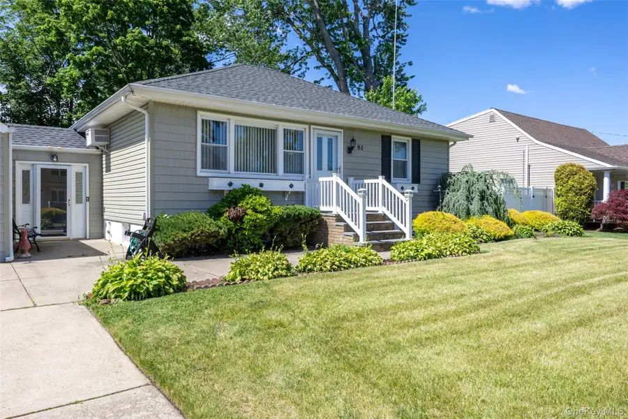 95 Laurel Road, Lindenhurst, NY 11757 - #3
