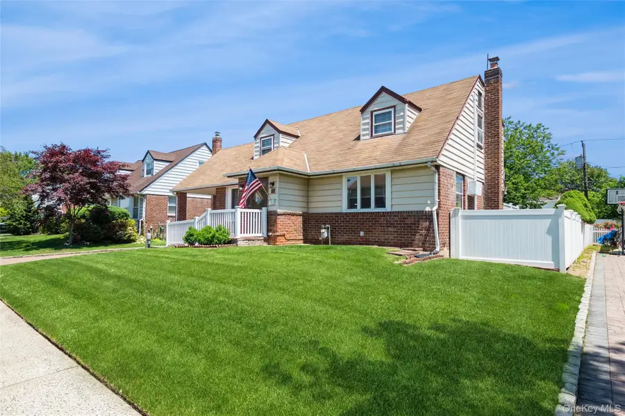 14 Cary Road, New Hyde Park, NY 11040 - #2
