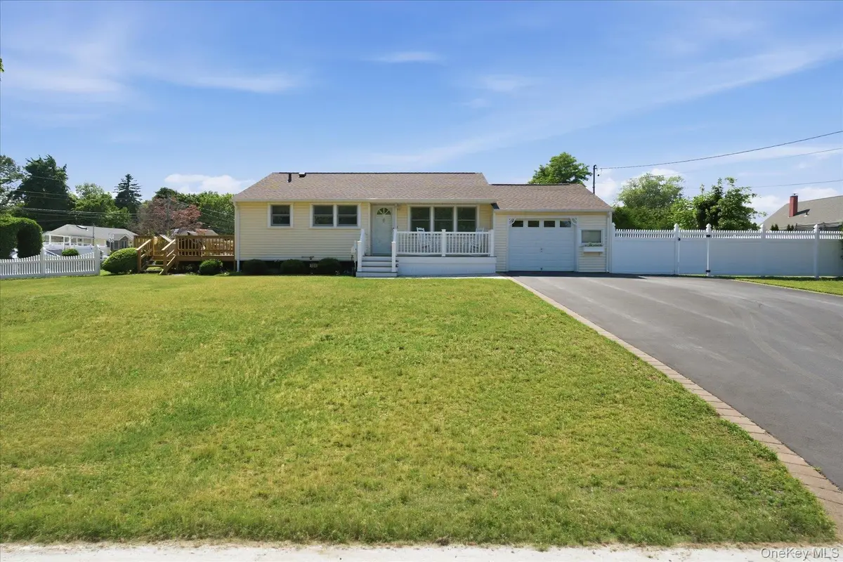 154 8th Avenue, Kings Park, NY 11754 - #1
