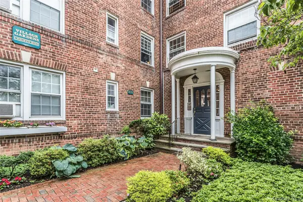 8 Welwyn Road #2F, Great Neck, NY 11021