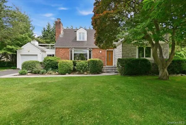 2 Crabtree Lane, Roslyn, NY 11576
