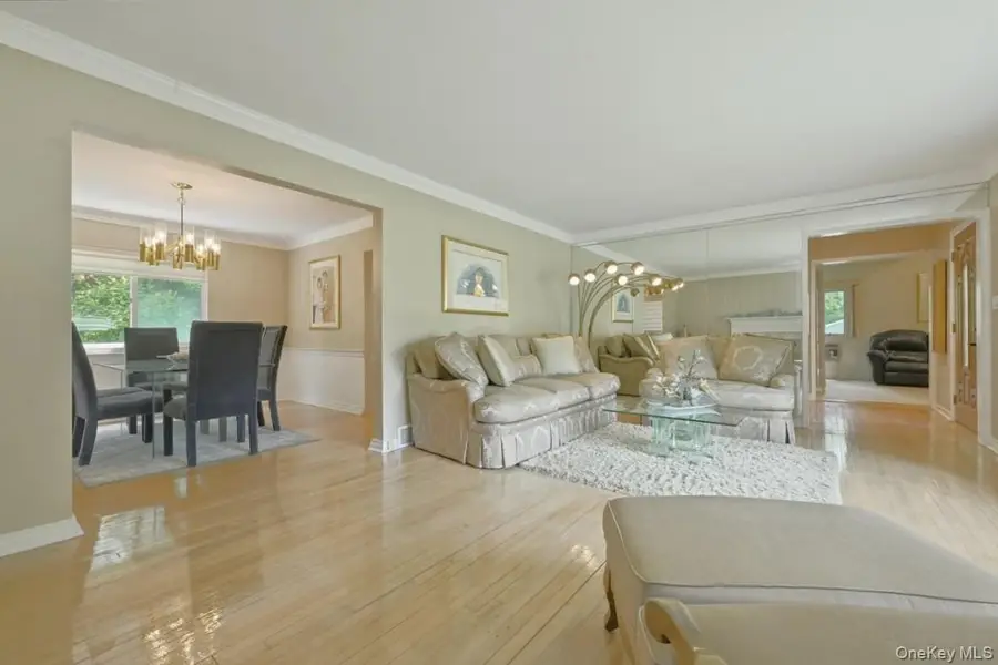 2 Crabtree Lane, Roslyn, NY 11576 - #3