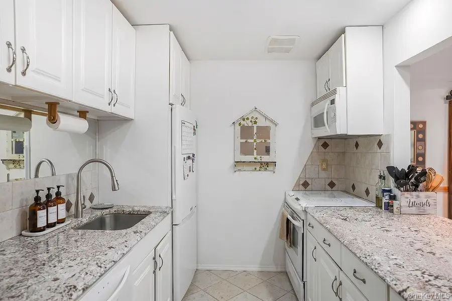 54 Richmond Boulevard #4B, Ronkonkoma, NY 11779 - #3