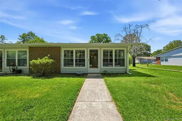 133 Eastbourne Court #F, Ridge, NY 11961