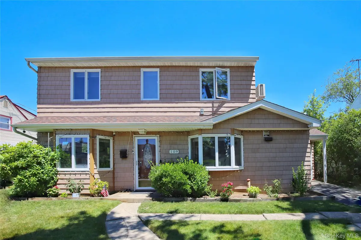 109 Old Oak Lane, Levittown, NY 11756 - #1