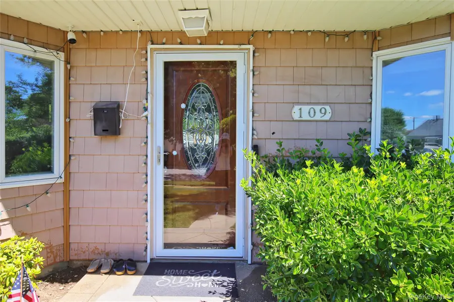 109 Old Oak Lane, Levittown, NY 11756 - #3