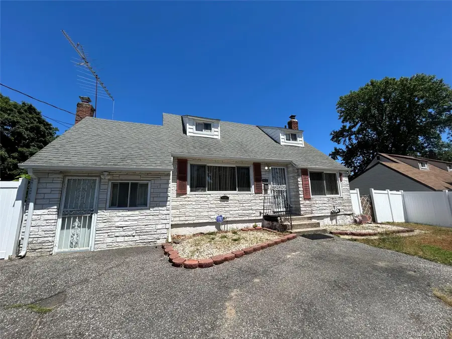 465 Saint Johns Street, Central Islip, NY 11722 - #2