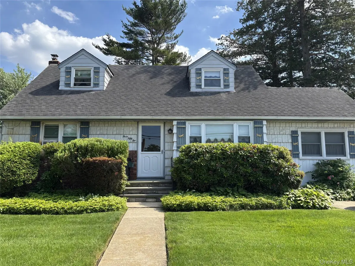 352 Boundary Avenue, Massapequa, NY 11758 - #1