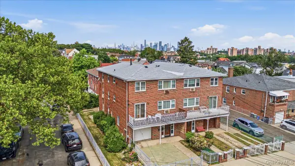 5240 69th Place, Maspeth, NY 11378