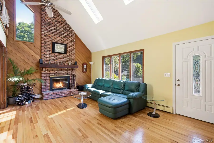 29 Vineyard Road, Huntington, NY 11743 - #3
