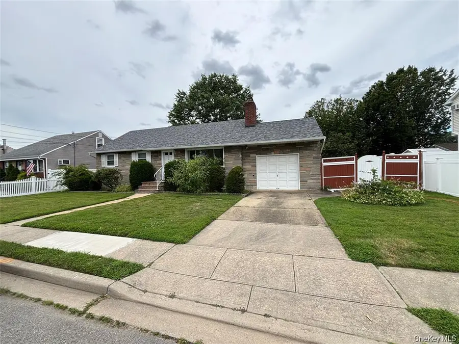 235 10th Street, Bethpage, NY 11714 - #2